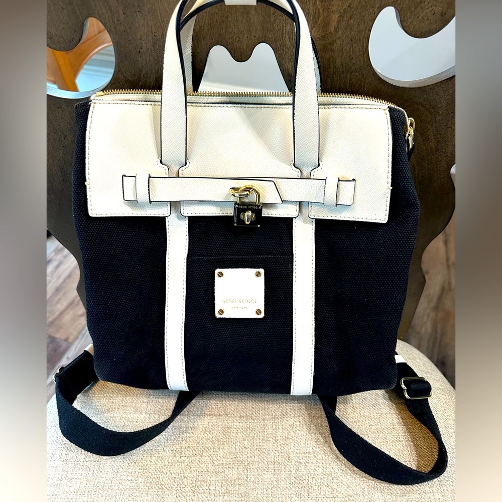 Stunning Henri Bendel Black & Off White Canvas Jetsetter Backpack/CrossbodyEUC!